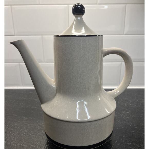 Strawberries Mid Century Modern Vintage Teapot Made In Japan 10.5” Tall‎ - Picture 6 of 13